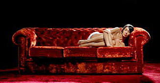 Sofa Clasico Chester Tapizado en Terciopelo 