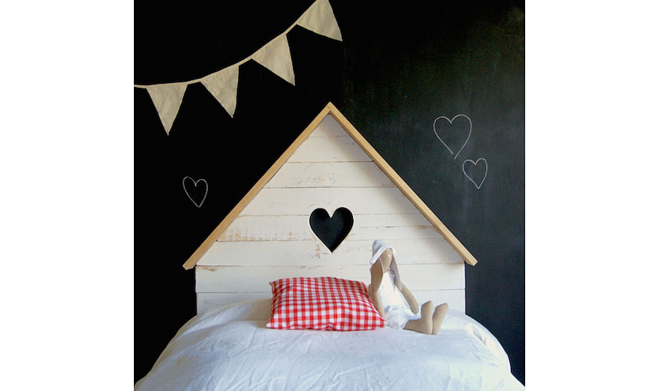Cabecero infantil casita corazón natural Cabecero infantil casita corazón natural