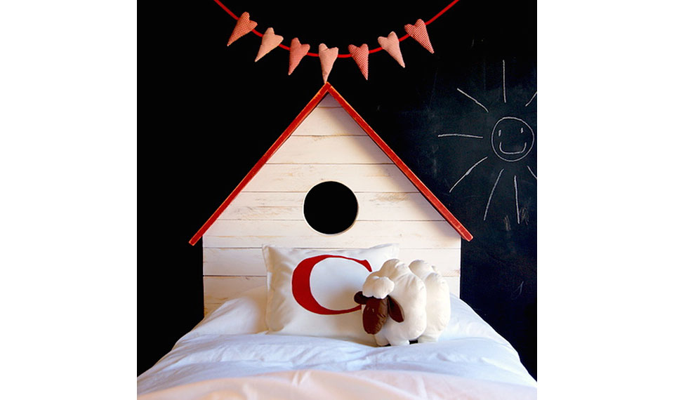 Cabecero infantil con forma casita Cabecero infantil con forma casita