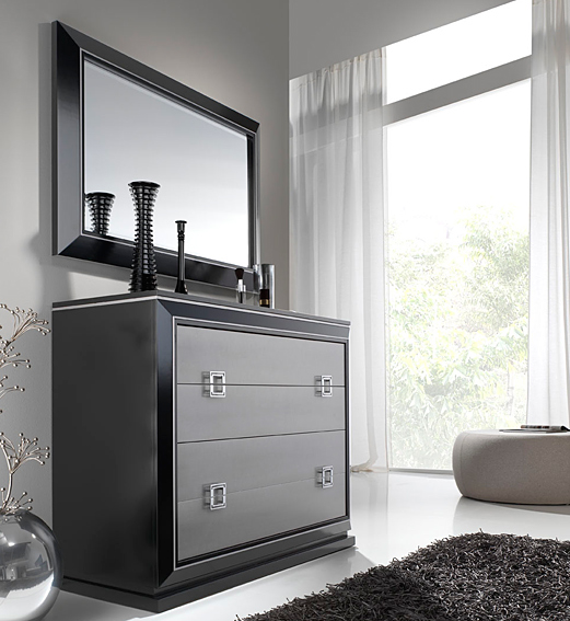 Comoda en negro y plata lig. defectos no disponible en ...