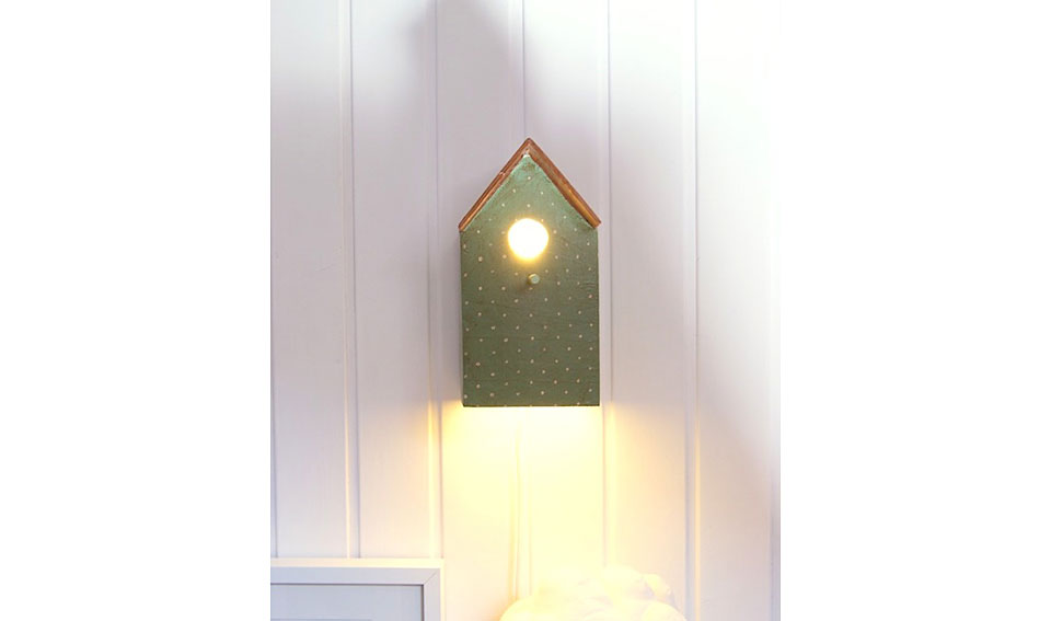 Lampara casita en color verde Lampara casita en color verde