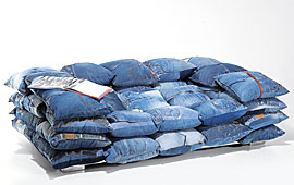 Sofa Trinchera denim con cojines