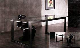 Mesa_de_hierro_negro_y_cristal