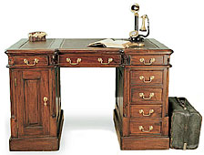 Escritorio Doble Pedestal Cuero