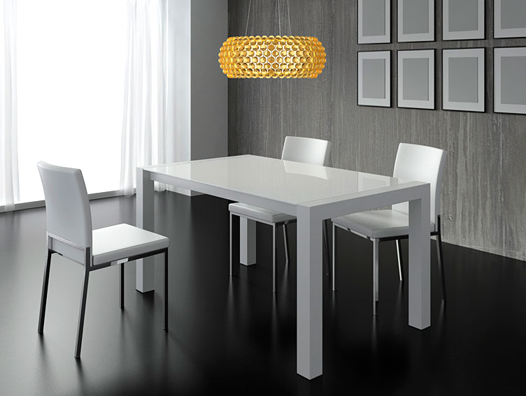 Sillas blancas comedor