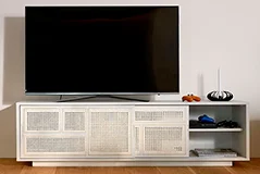 Mesa de televisión en roble teñido blanco y rejilla Air Mesa de televisión en roble teñido blanco y rejilla Air