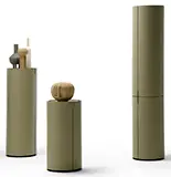 Estantería con forma de columna  de MDF lacado y estantes de cristal La Dori