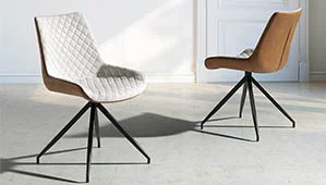 Silla de comedor tapizada en piel y tela beige Silla de comedor tapizada en piel y tela beige