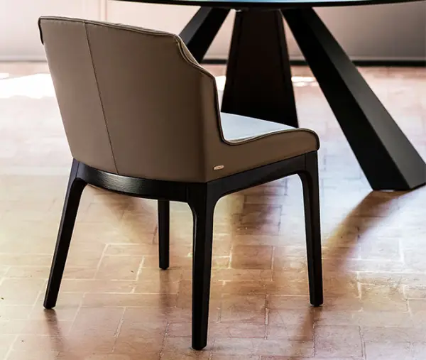 Silla moderna Musa Cattelan