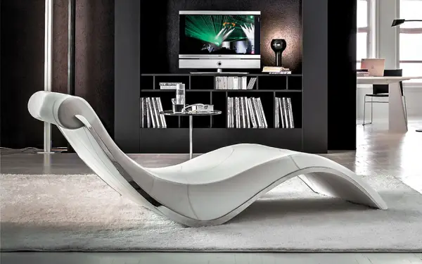 Chaise longue moderna Sylvester Cattelan