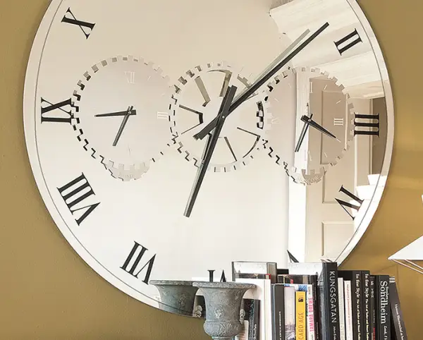 Espejo reloj moderno Times Cattelan