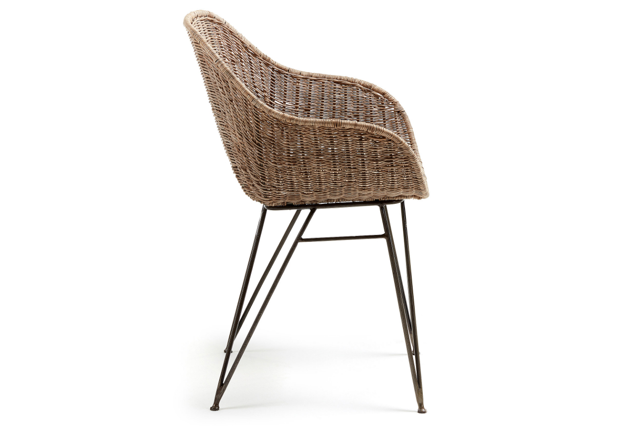 Silla Charley brazos en metal y ratán natural