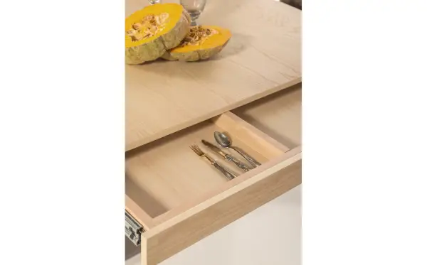 Mesa de comedor industrial con cubertero