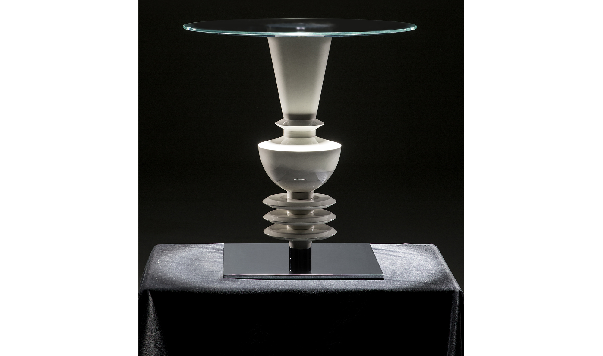 Mesa auxiliar Baby Pinguin blanca. Tributo a Gio Ponti