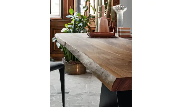 Mesa de comedor nogal canaletto borde natural Ax Bonaldo