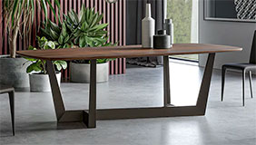 Mesa de comedor esquinas redondeas madera y metal Art Bonaldo