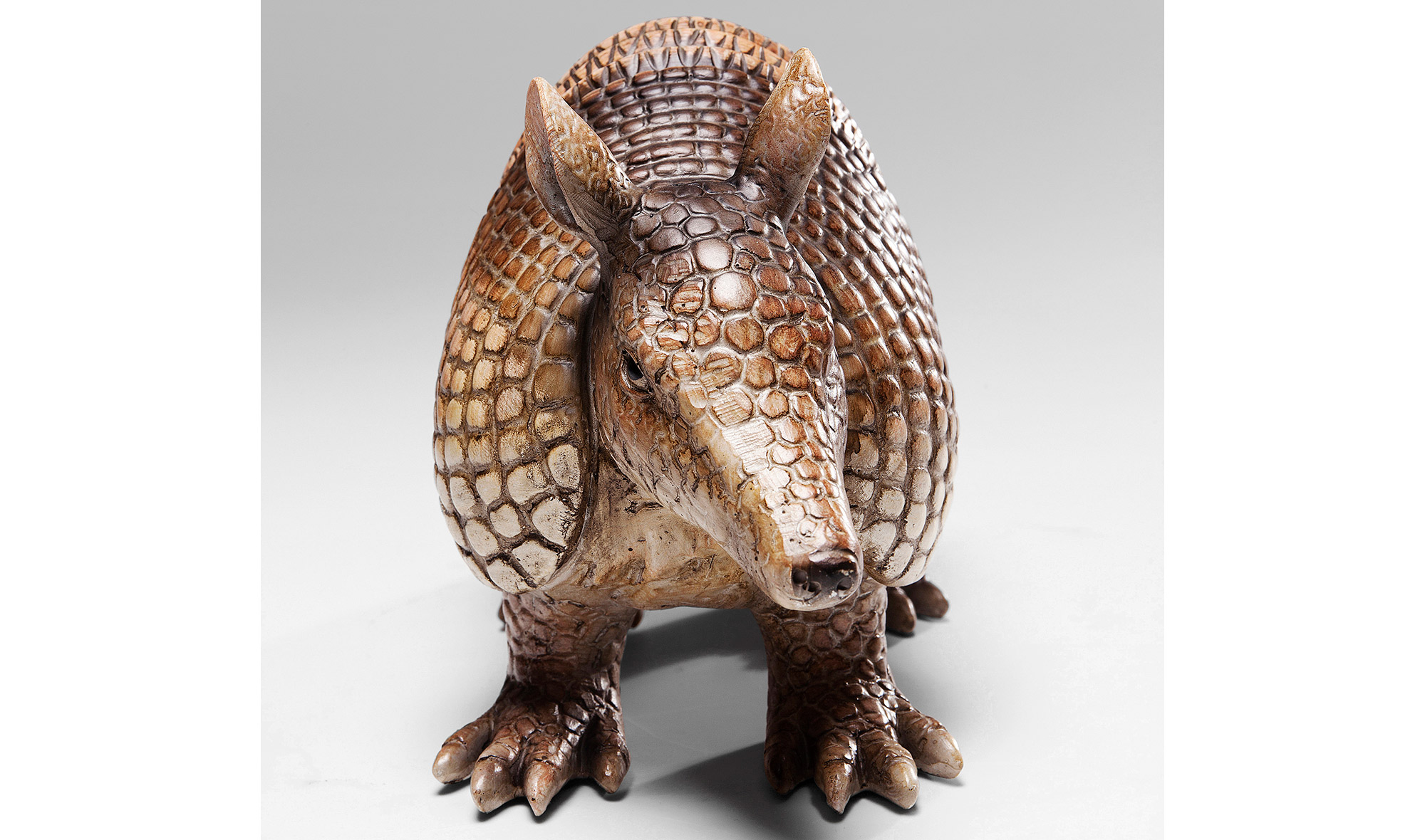 Armadillo pequeño decorativo