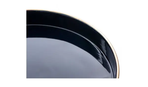 Mesa auxiliar azul oscuro y latón brillante