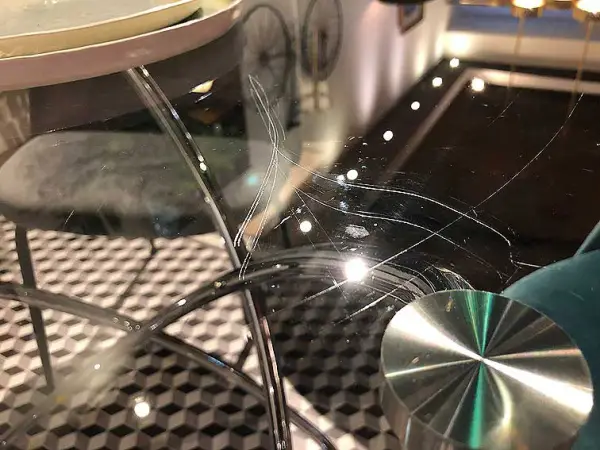 Mesa de comedor ovalada Junco lig. defectos