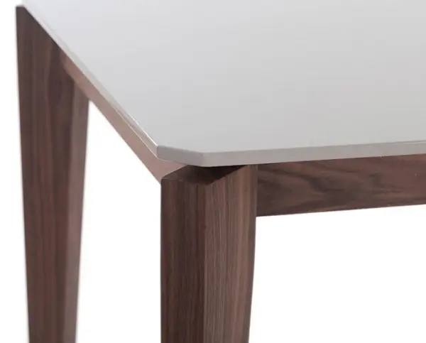 Mesa de comedor nogal y laca Jara