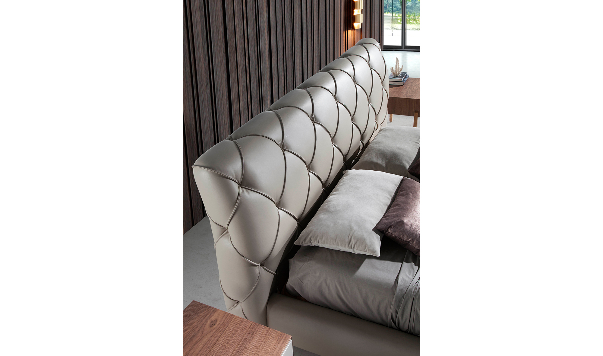 Cama tapizada de diseño italiano Giotto para colchón 180x200