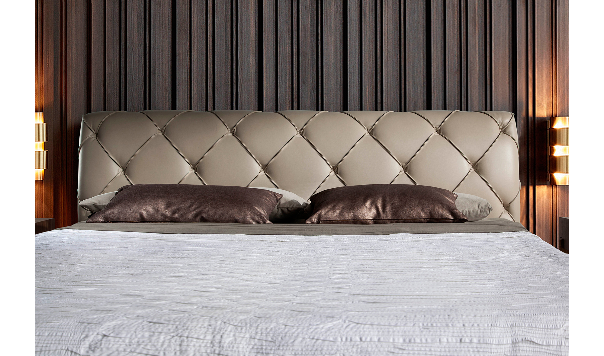 Cama tapizada de diseño italiano Giotto para colchón 180x200