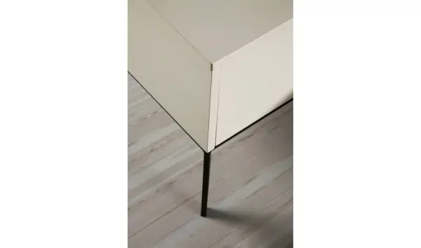 Mesa de noche lacada y acero maderana Elda