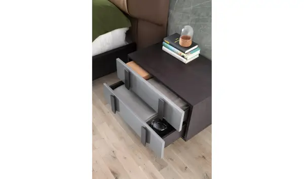 Mesa de noche lacada y acero moderna Chiara