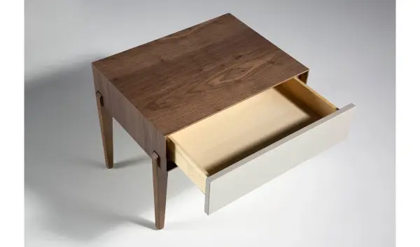 Mesa de noche nogal Elma