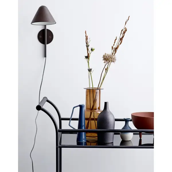 Camarera de metal negro con cristal