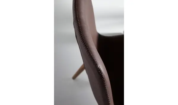 Silla moderna tapizada y nogal Fannini