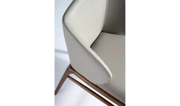 Silla moderna tapizada y nogal Cosoleto