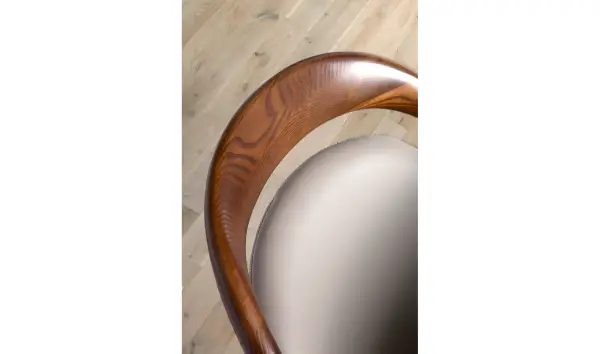 Sillón moderno tapizado y nogal Spropolo