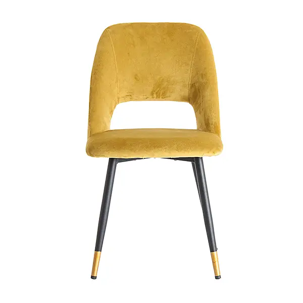 Silla tapizada en terciopelo mostaza patas negras y metal dorado