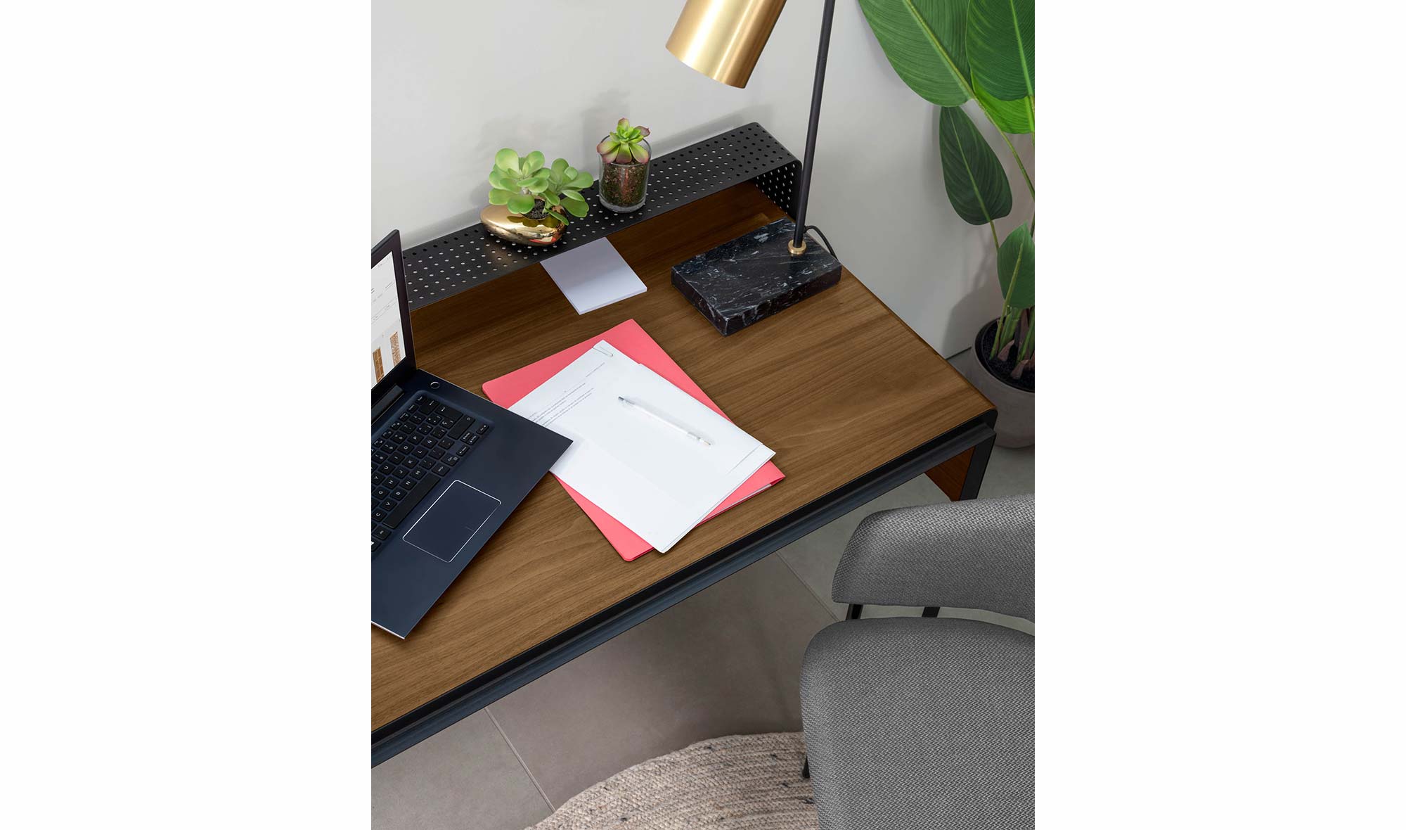 Mesa de escritorio nogal industrial Dynaria