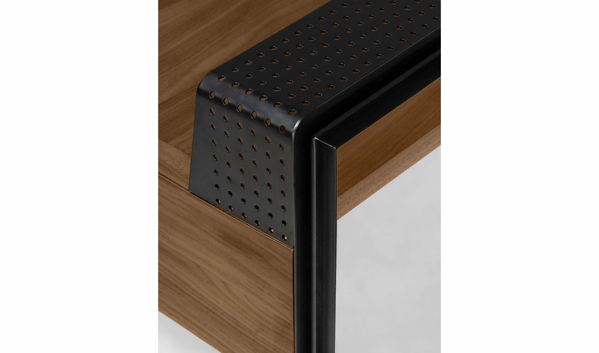 Mesa de escritorio nogal industrial Dynaria