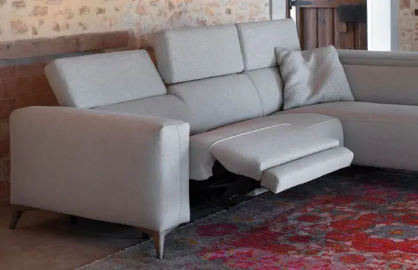 Sofá con chaise longue tapizado relax Doni
