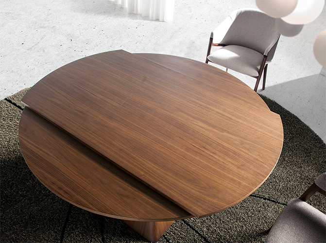 Mesa de comedor extensible nogal pequeña oval