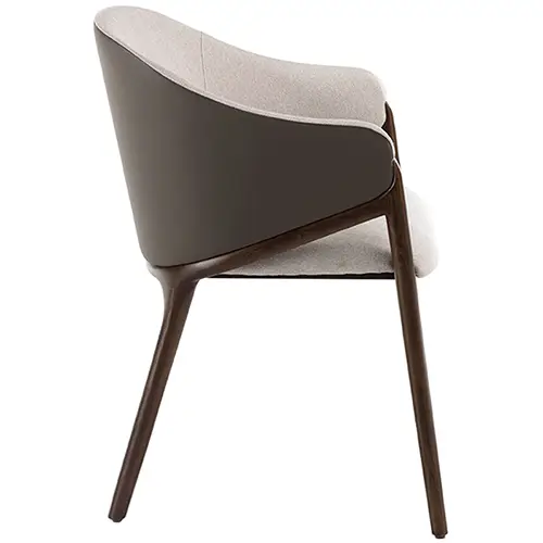 Silla orgánica tapizada en tela y piel sintética y madera color nogal