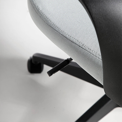 Sillón de despacho gris estructura negra giratorio