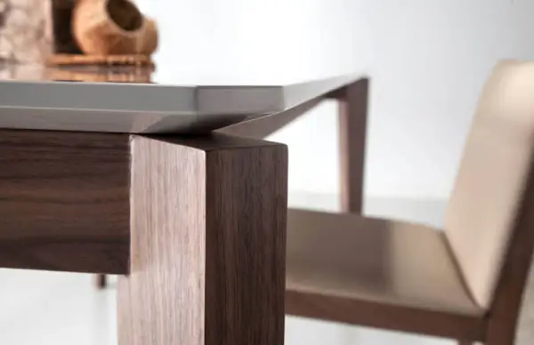 Mesa comedor nogal Uptown Ángel Cerda