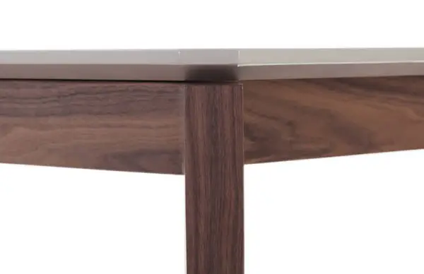 Mesa comedor nogal Uptown Ángel Cerda
