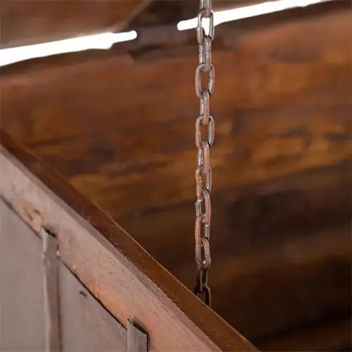 baul de madera oscura de teka