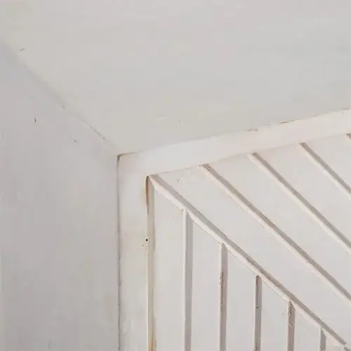 aparador madera blanca con estampado geometrico