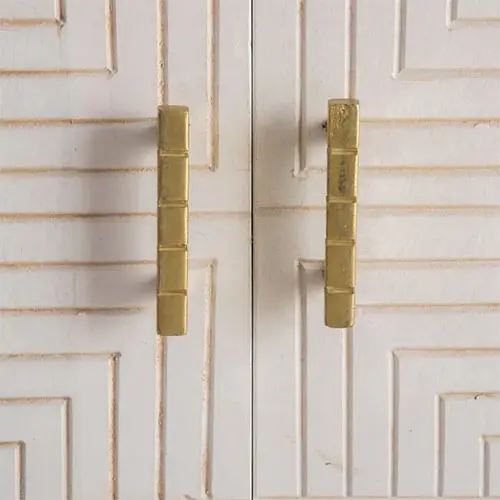 aparador madera blanca con estampado geometrico