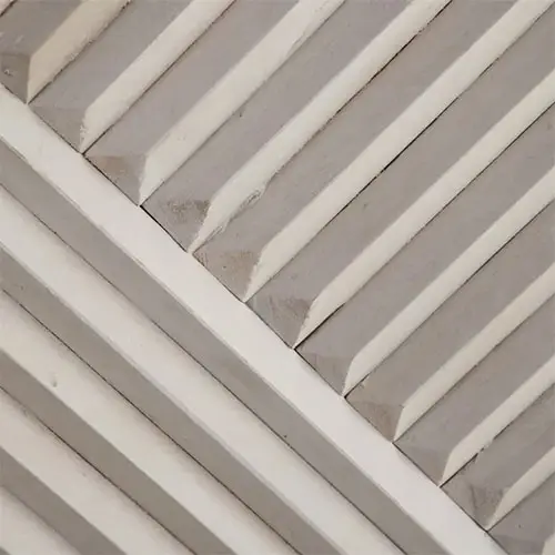 aparador estampado geometrico en blanco y dorado