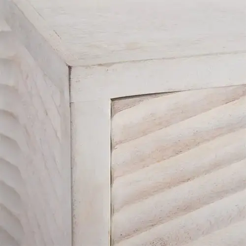 Aparador vintage de madera blanca rasgada