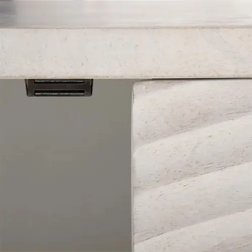Aparador vintage de madera blanca rasgada