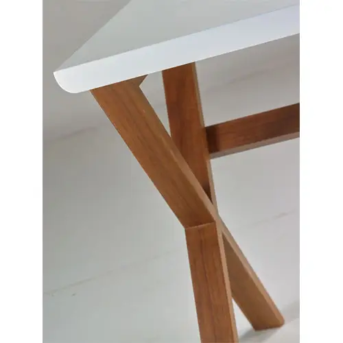 Mesa de estudio Unmade