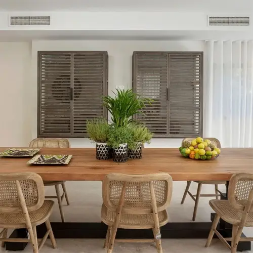 Vitrina alta roble gris y metal